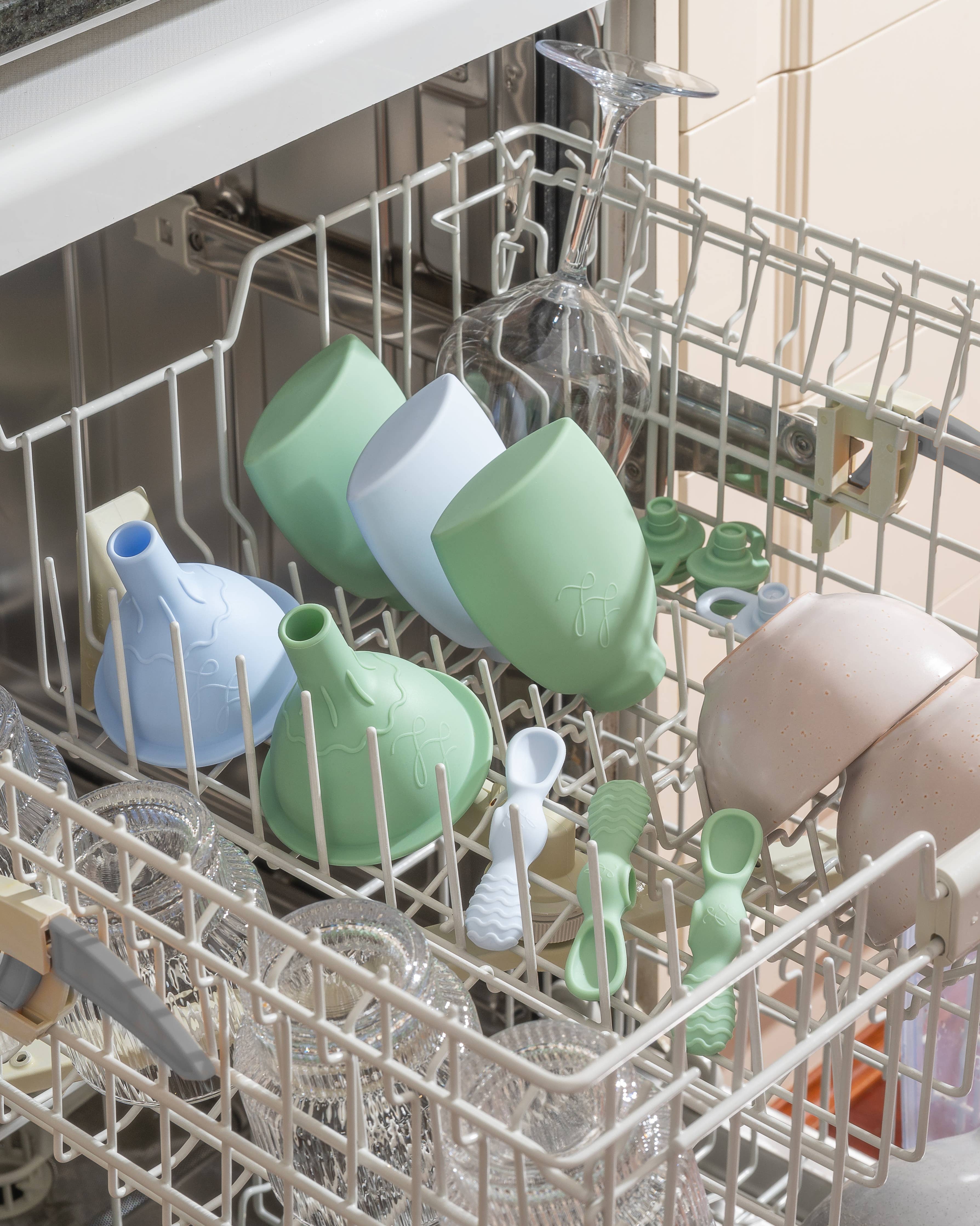 Nontoxic Silicone Funnel: Sandy Peach